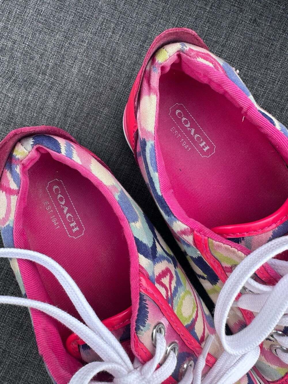 8.5 Coach Barrett Signature Poppy Print Low Top Sneakers - Picture 3 of 9